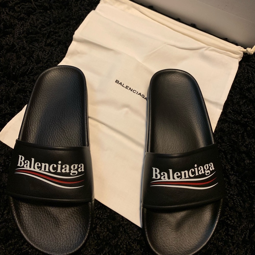 BALENCIAGA campaign logo slides